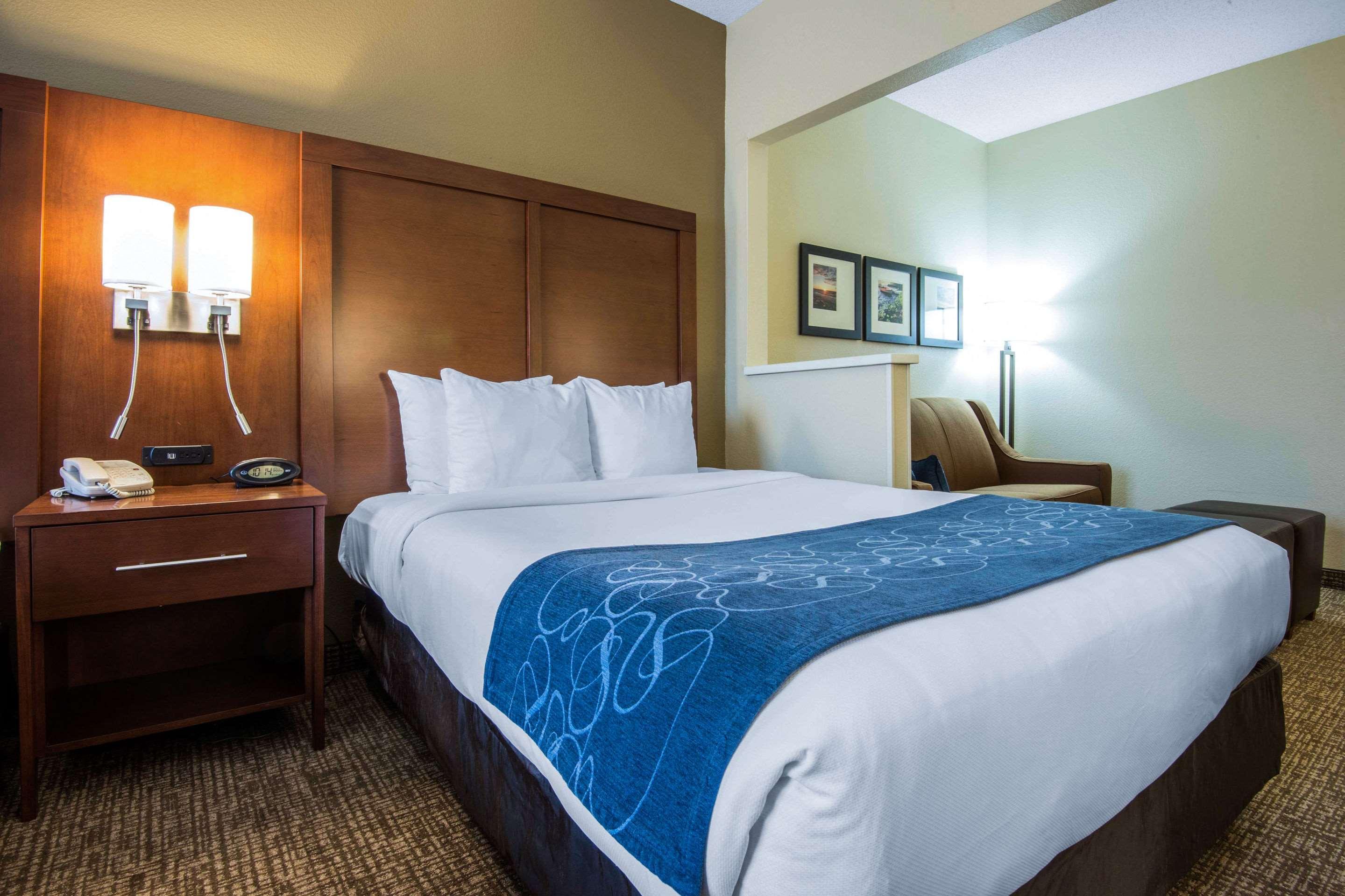 Comfort Suites Rochester Henrietta University Area Exterior foto